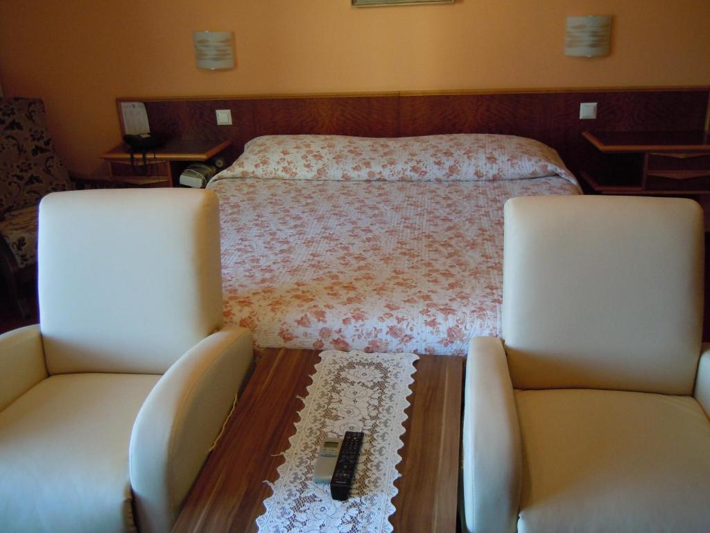 Nassa Garni Lodge *